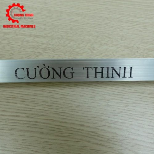 demin-x-cuong-thinh-dua-cong-nghe-in-date-hien-dai-den-voi-khach-hang-viet (13).jpg