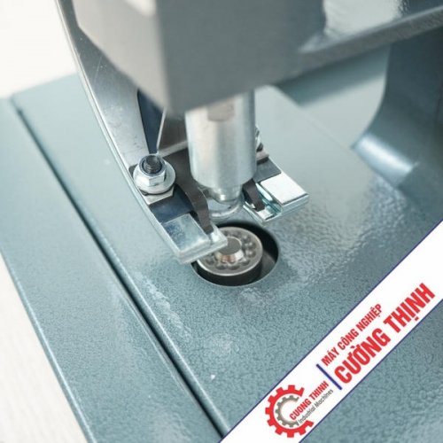 dung-cu-dap-khoen-mat-cao-cam-tay-dap-bat-nhanh-dep-khong-on (13).jpg